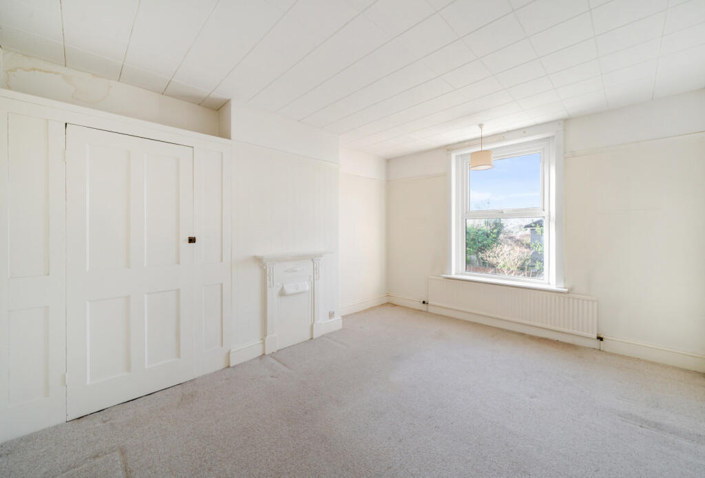 4 bed Semi-Detached