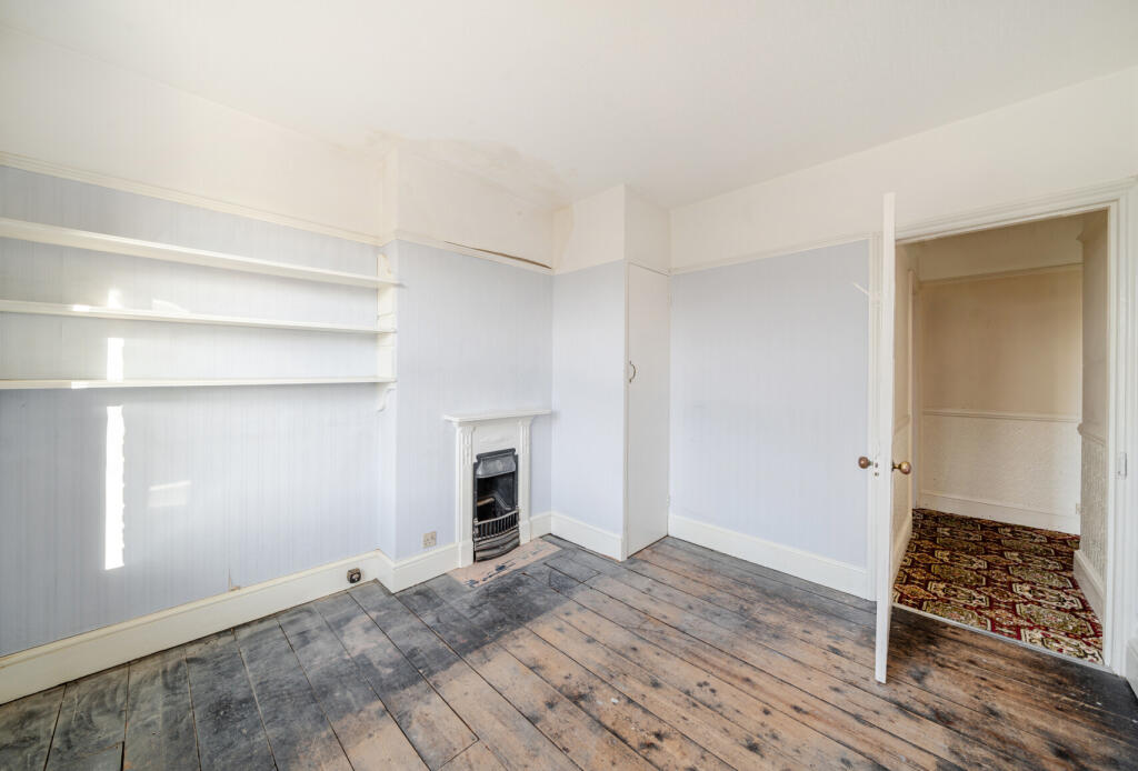 4 bed Semi-Detached