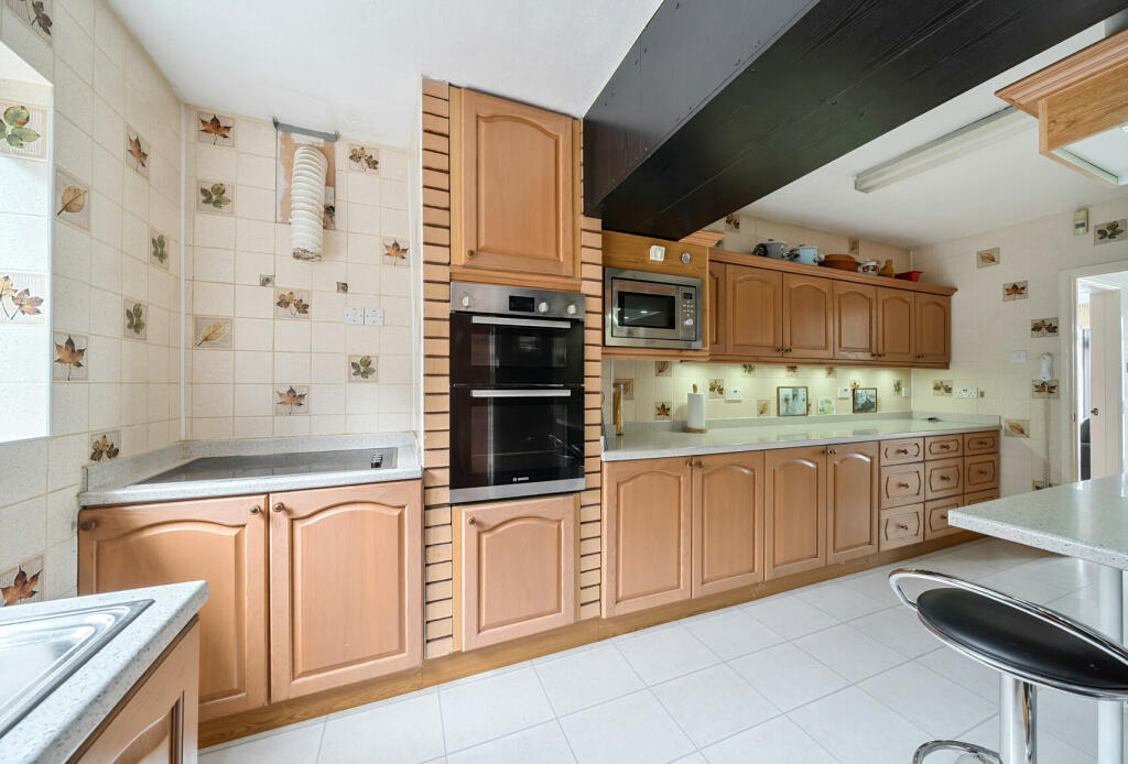 4 bed Semi-Detached