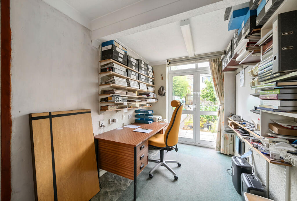 4 bed Semi-Detached