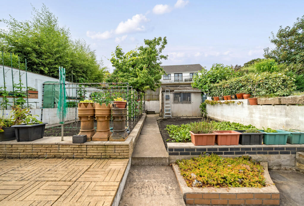 4 bed Semi-Detached