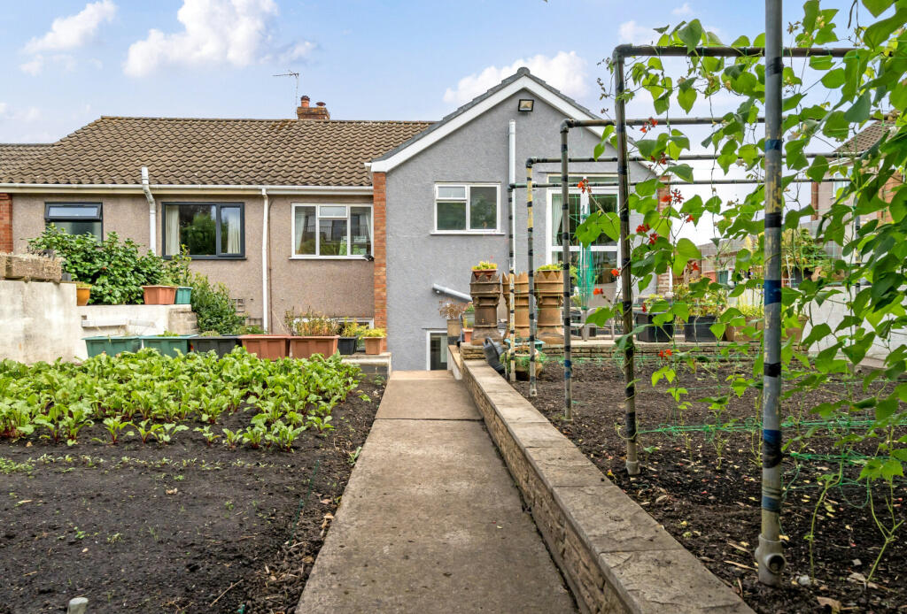4 bed Semi-Detached