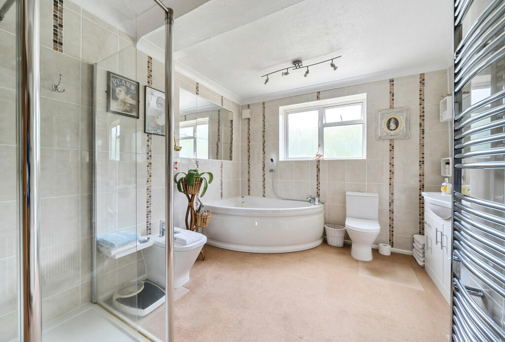 4 bed Semi-Detached