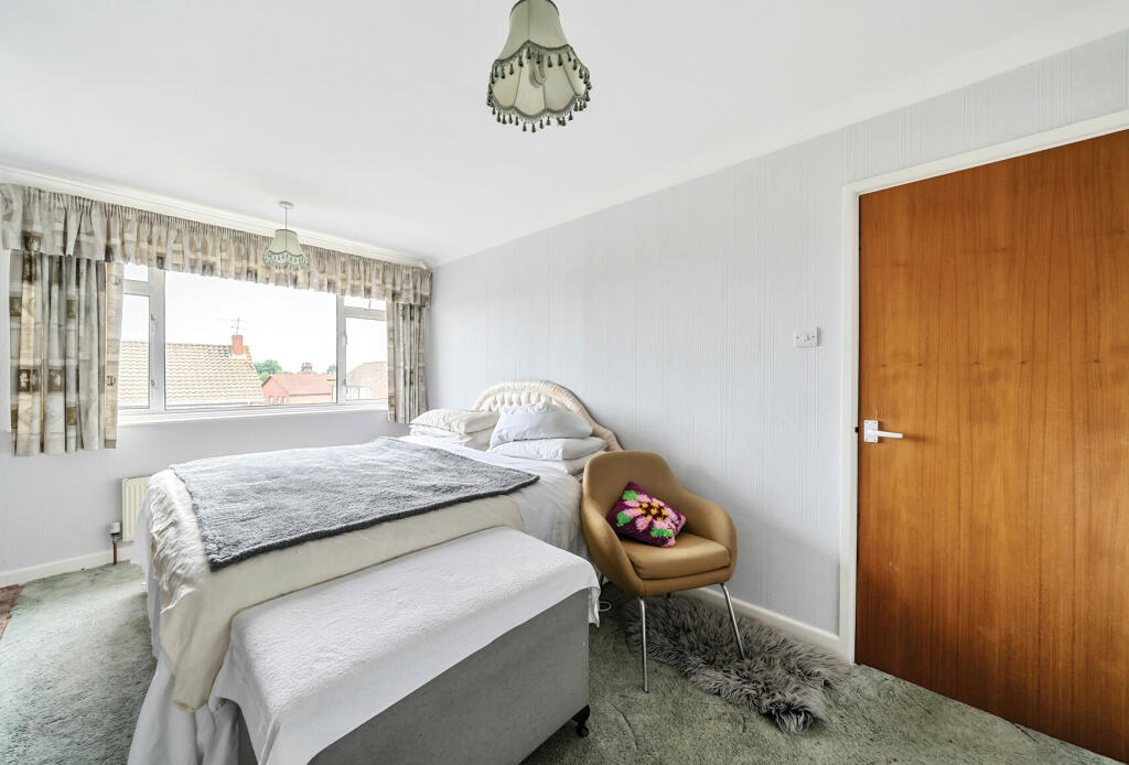 4 bed Semi-Detached