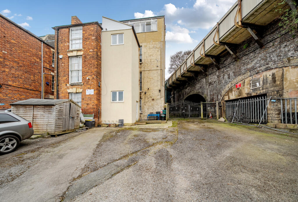 7 bed House Share