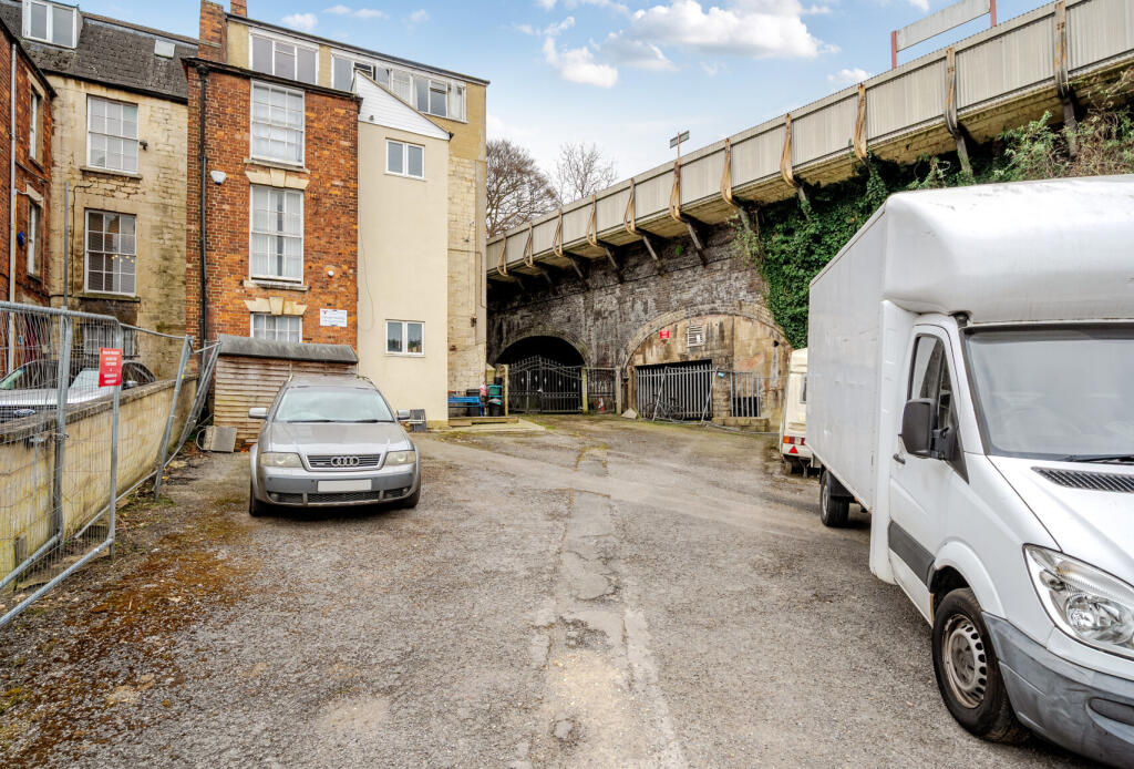 7 bed House Share