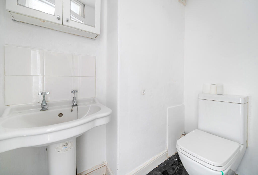 7 bed House Share
