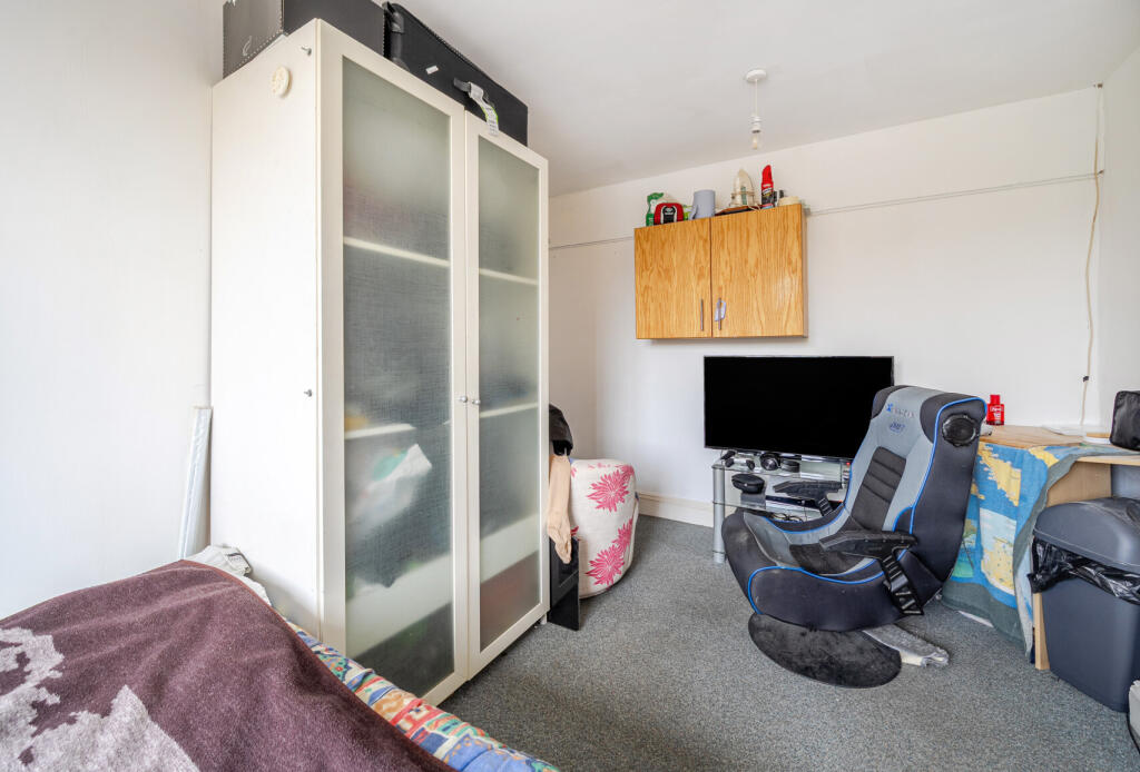 7 bed House Share