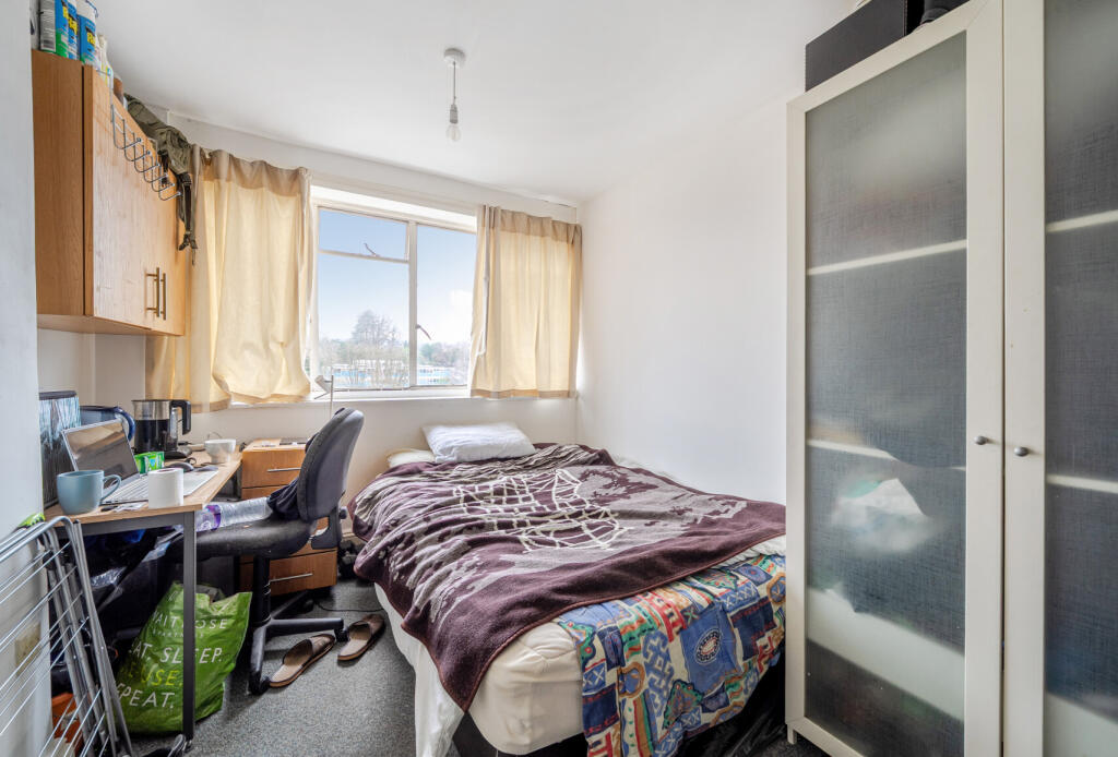 7 bed House Share