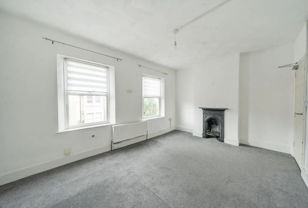 3 bed End of Terrace