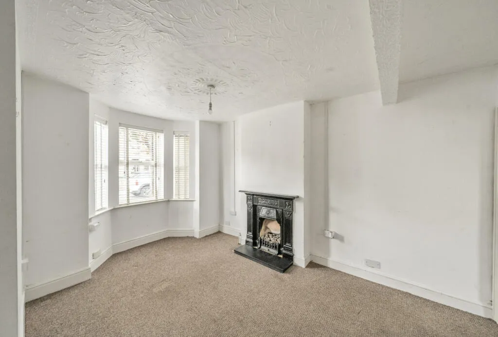 3 bed End of Terrace