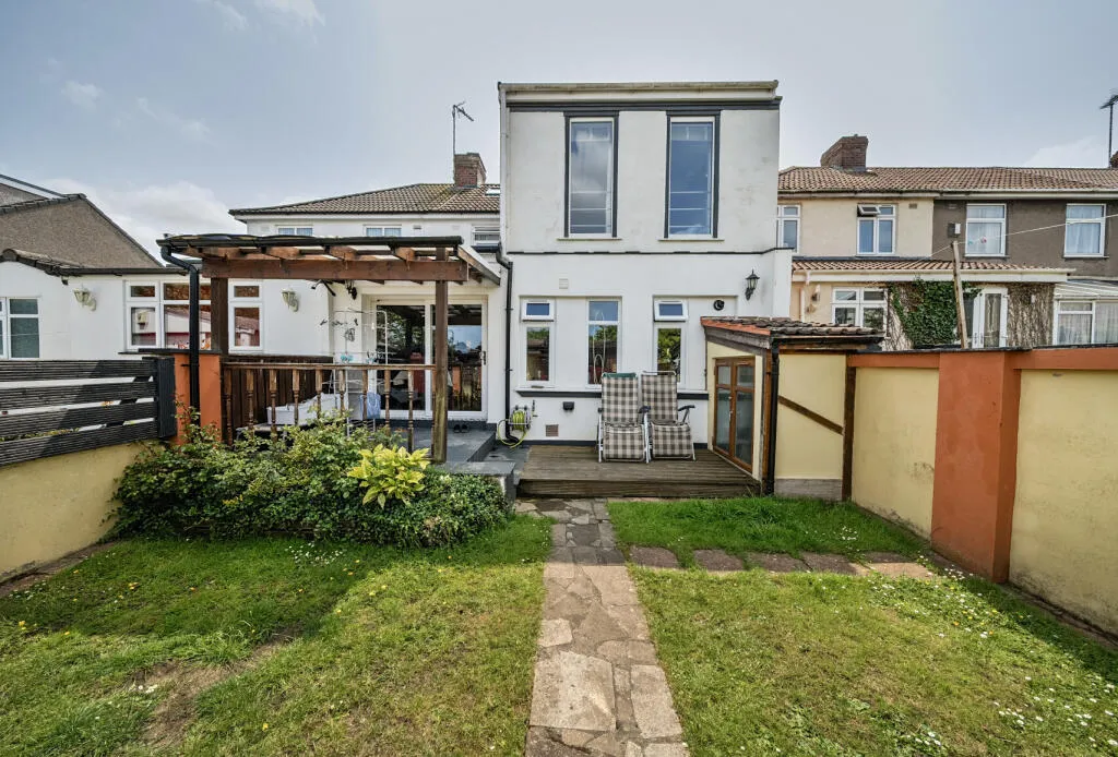 4 bed Semi-Detached