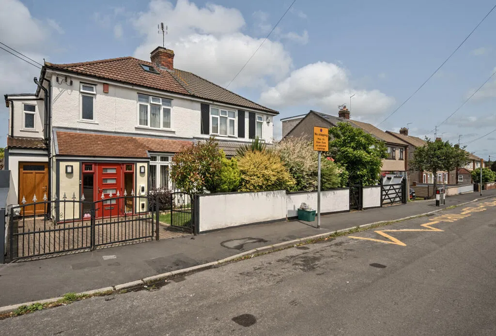 4 bed Semi-Detached
