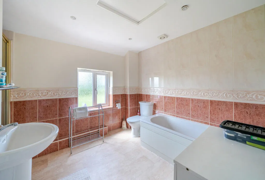 4 bed Detached
