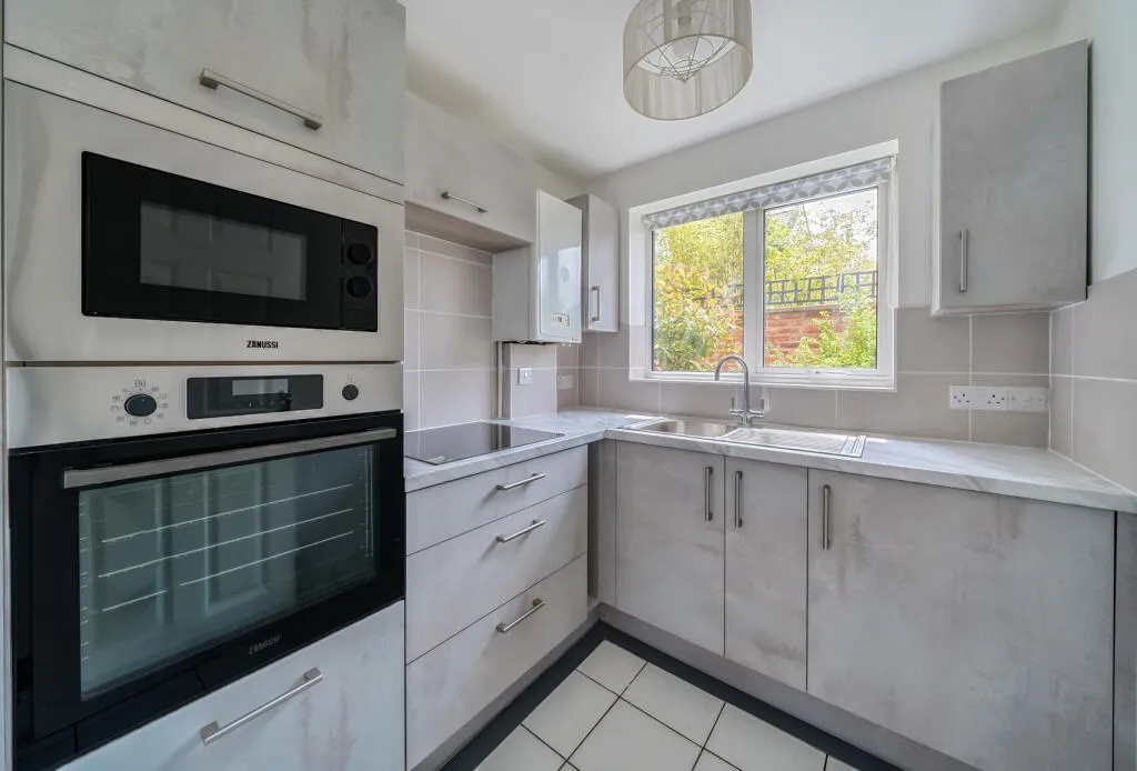 1 bed Ground Flat