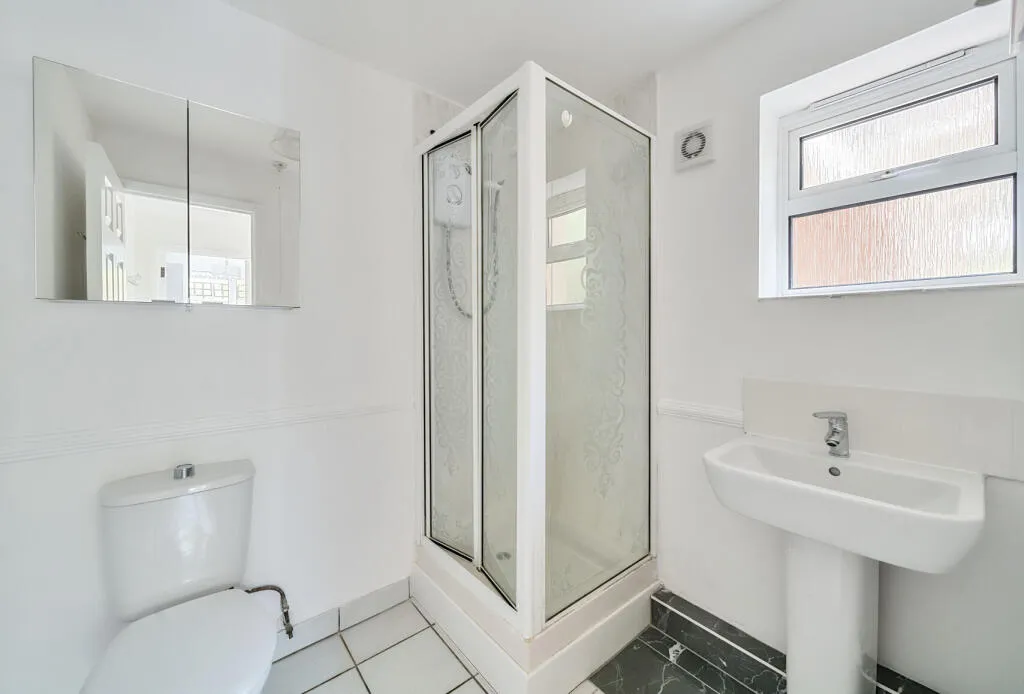 1 bed Ground Flat