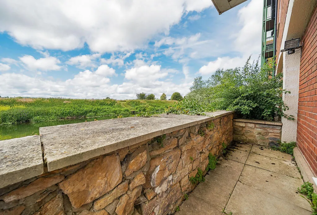 1 bed Ground Flat