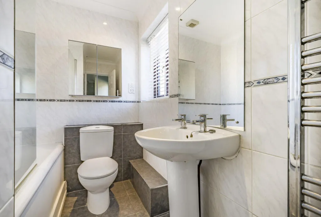 4 bed Detached