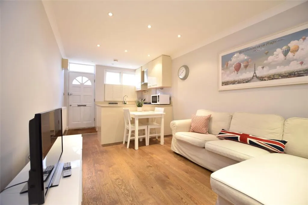 1 bed Ground Flat