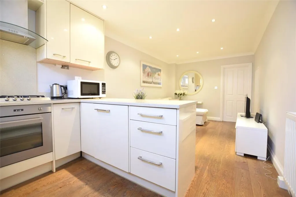 1 bed Ground Flat