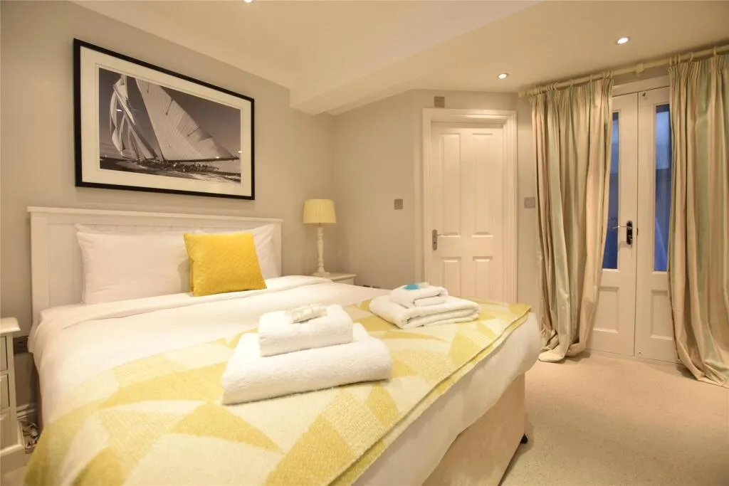 1 bed Ground Flat