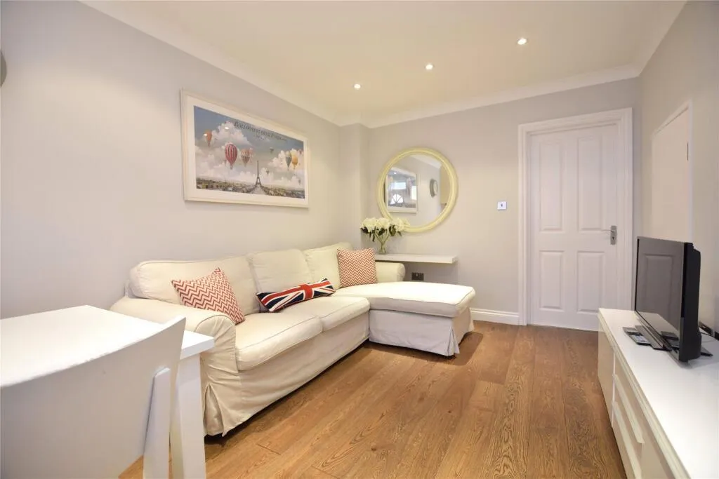 1 bed Ground Flat