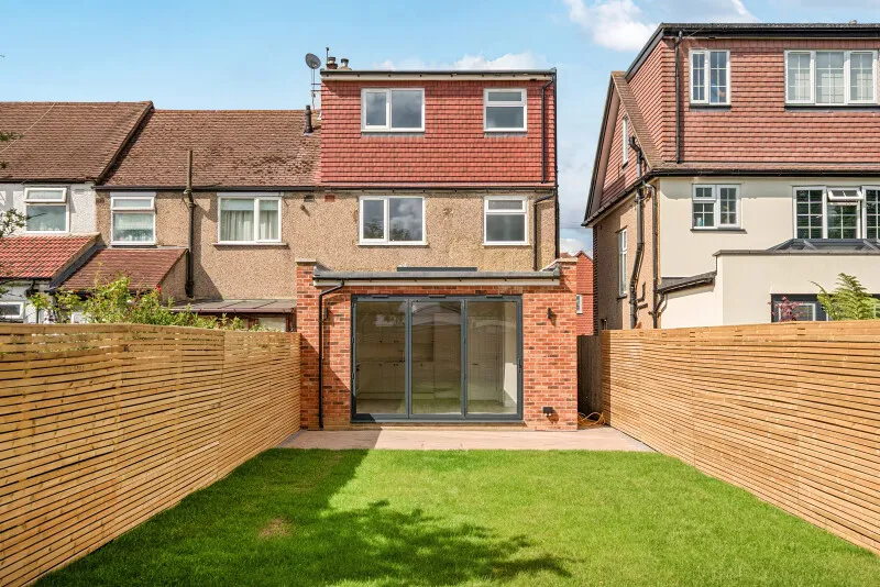 4 bed End of Terrace