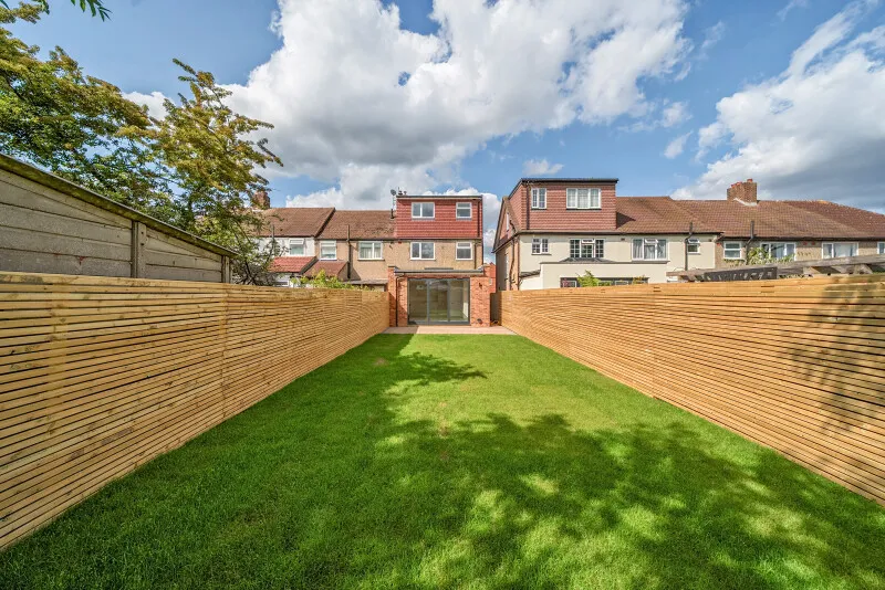 4 bed End of Terrace