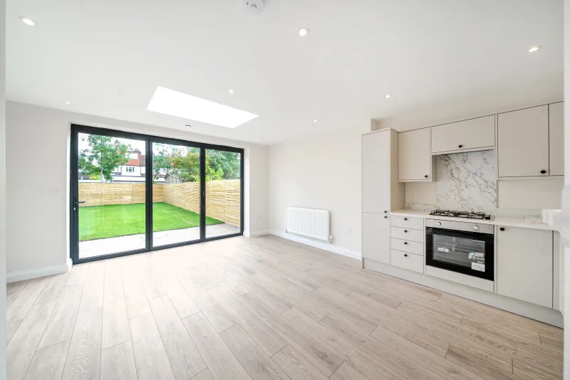 4 bed End of Terrace