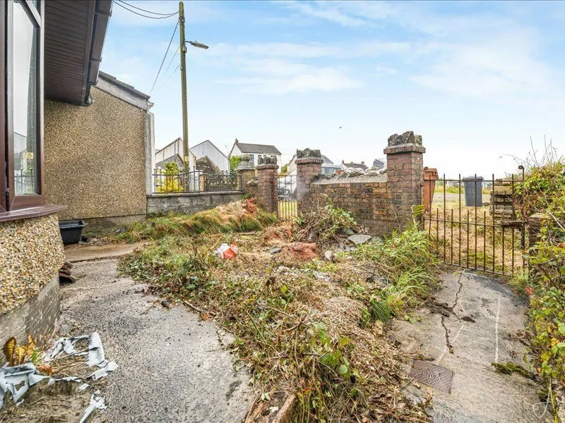 Dulais Gardens, Seven Sisters, Neath, West Glamorgan, SA10 9DA - Online Auctions