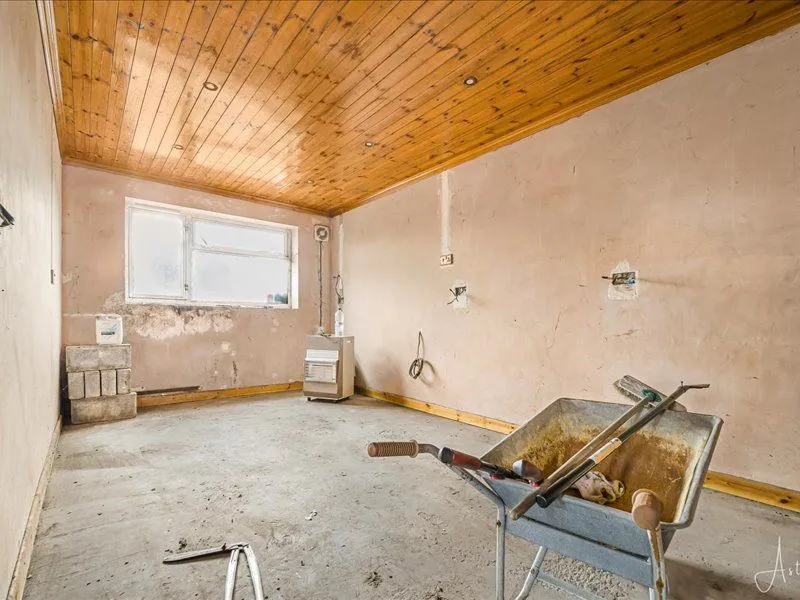 Dulais Gardens, Seven Sisters, Neath, West Glamorgan, SA10 9DA - Online Auctions