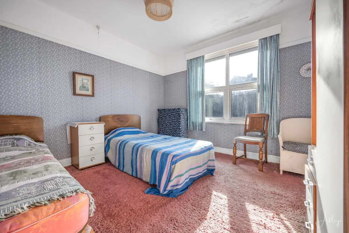 Castle Avenue, Mumbles, Swansea, West Glamorgan, SA3 4BA - Online Auctions