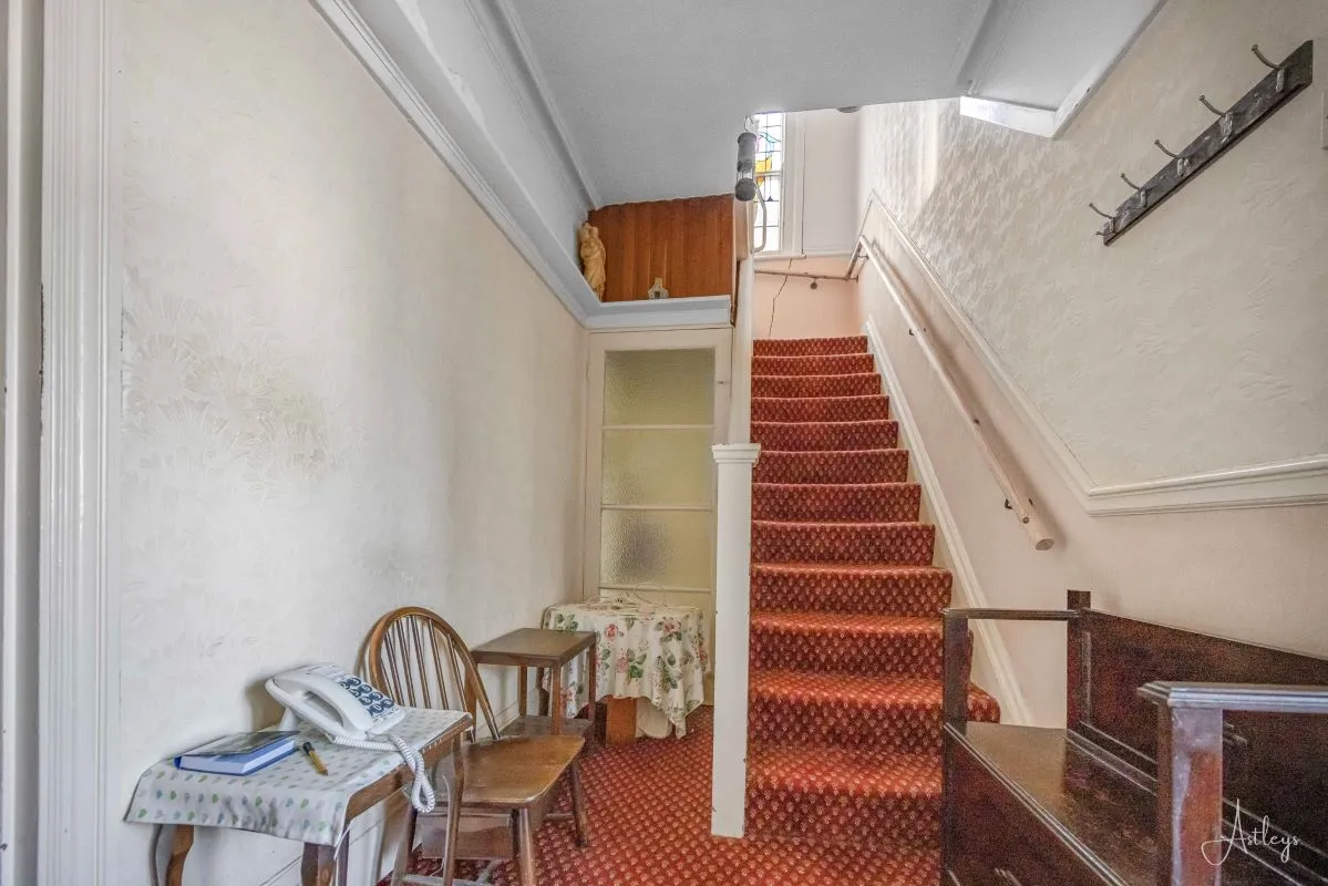 Castle Avenue, Mumbles, Swansea, West Glamorgan, SA3 4BA - Online Auctions
