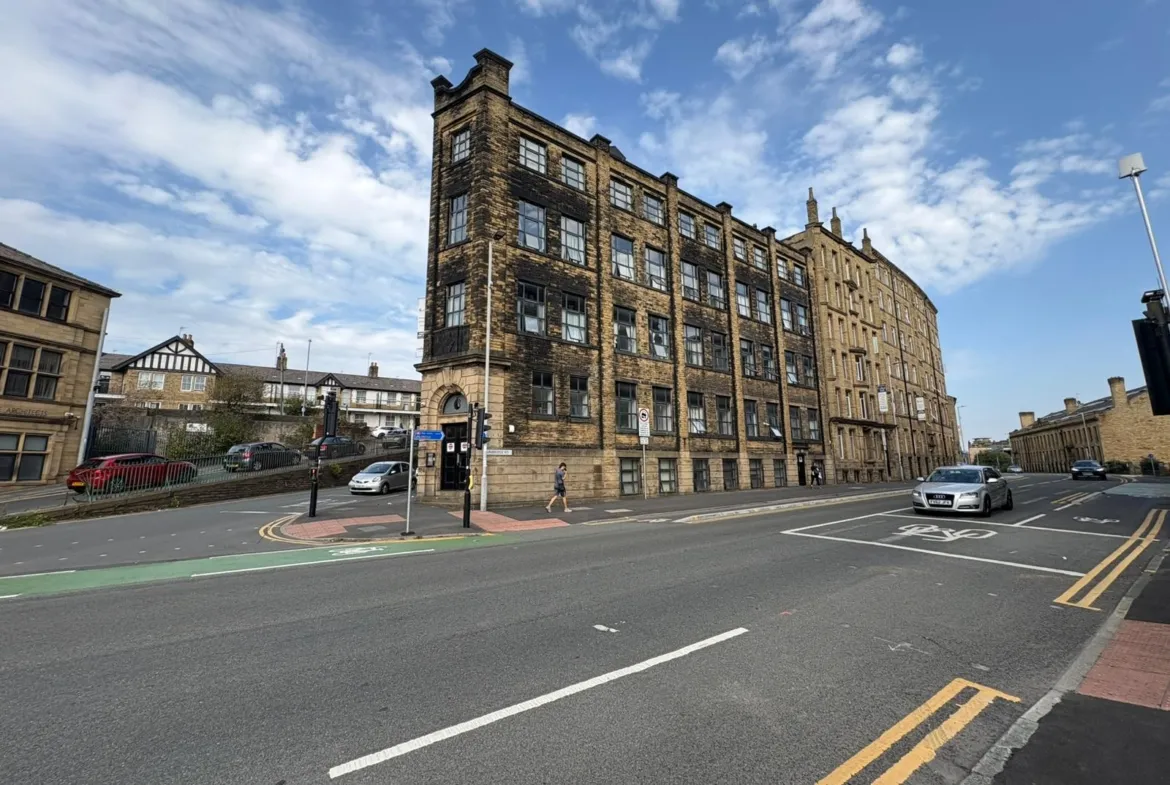 Flat 16, Grattan House Sunbridge Road BD1 2PF | Auction Agent Land and Property Auction House UK