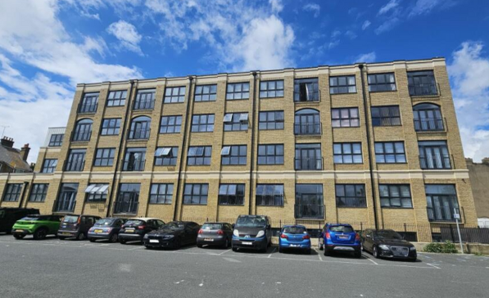 33 Queensbridge Drive, Ramsgate, Kent CT11 9TU
