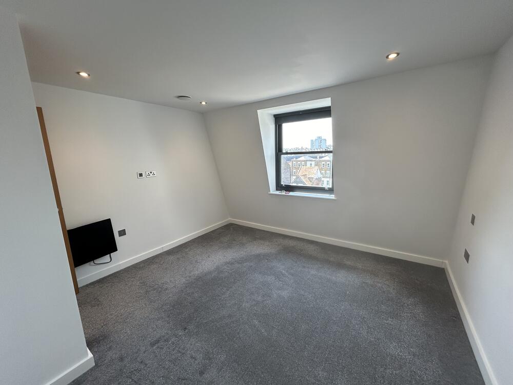 33 Queensbridge Drive, Ramsgate, Kent CT11 9TU