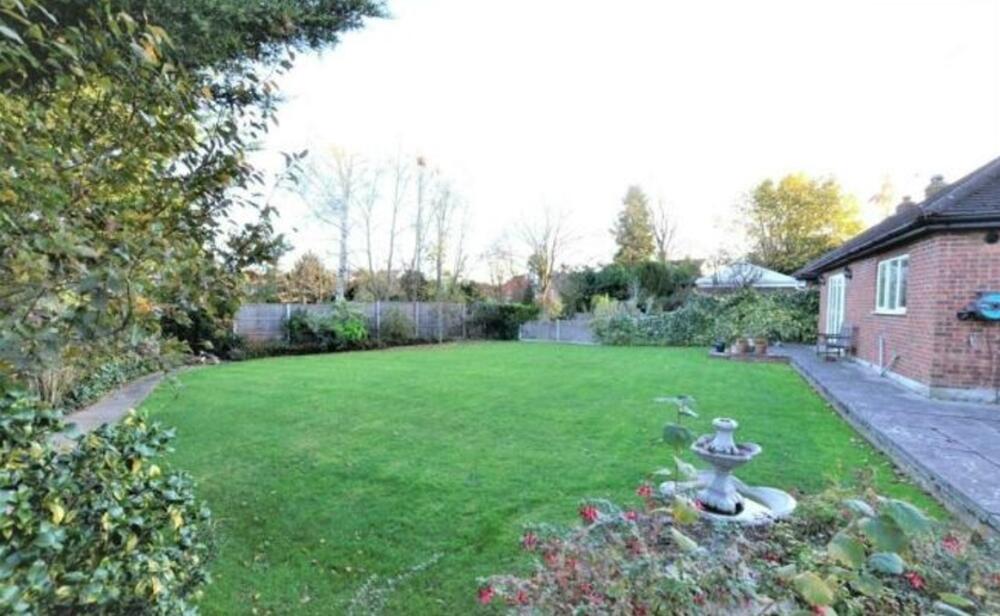 2, Gibson Close, Winchmore Hill, London N21 1EG