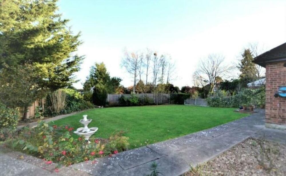 2, Gibson Close, Winchmore Hill, London N21 1EG