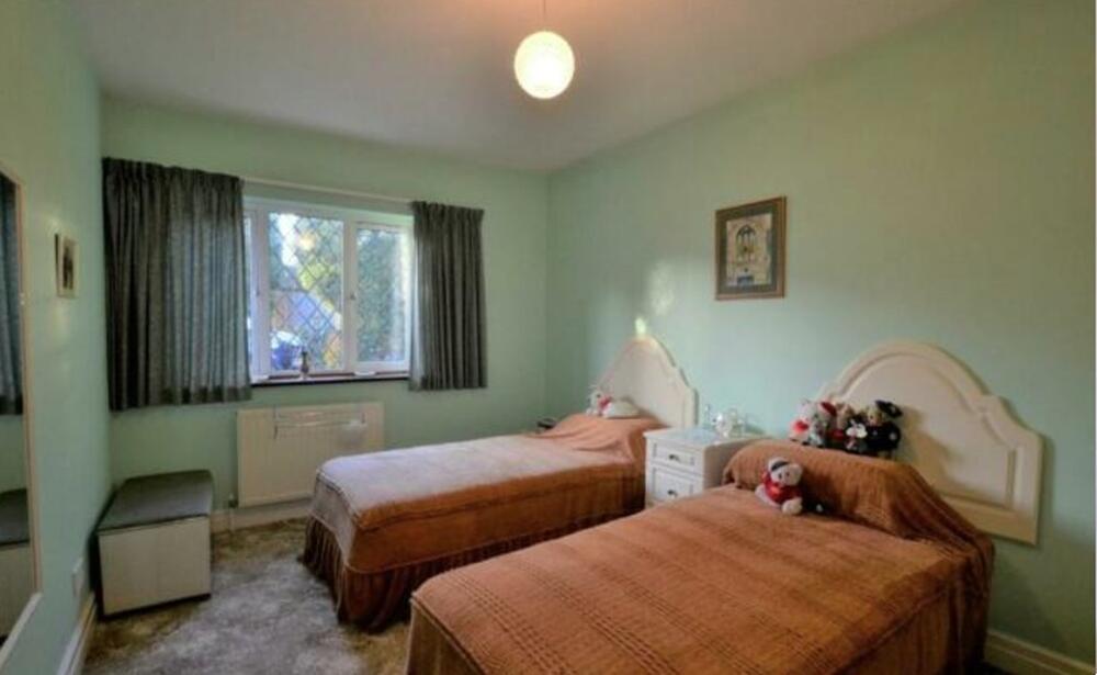 2, Gibson Close, Winchmore Hill, London N21 1EG