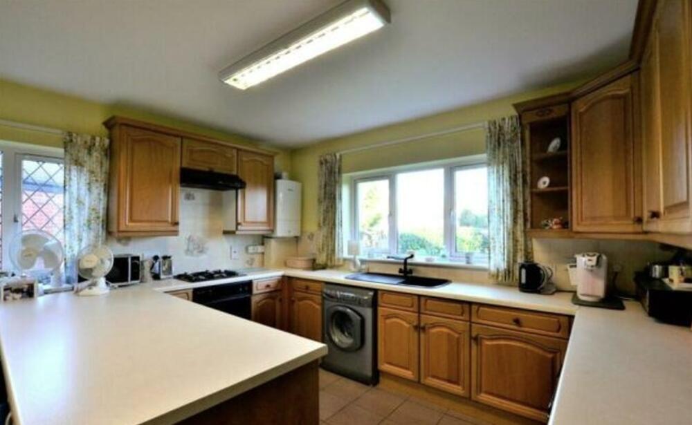 2, Gibson Close, Winchmore Hill, London N21 1EG