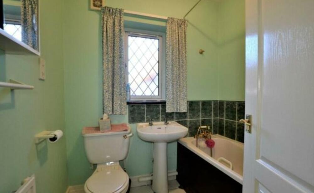 2, Gibson Close, Winchmore Hill, London N21 1EG