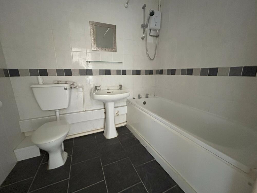 12 Maplin Court, Kings Avenue, Holland-On-Sea, Clacton-On-Sea, Essex CO15 5EY