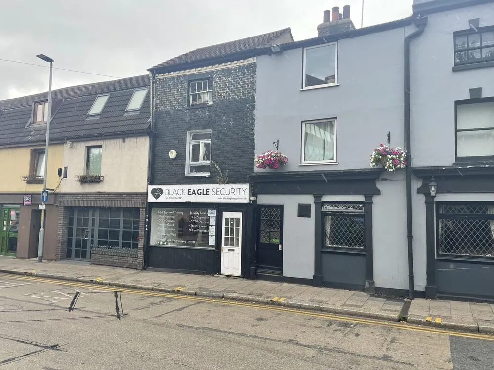 8 , Darnley Road, Gravesend, Kent DA11 0RU