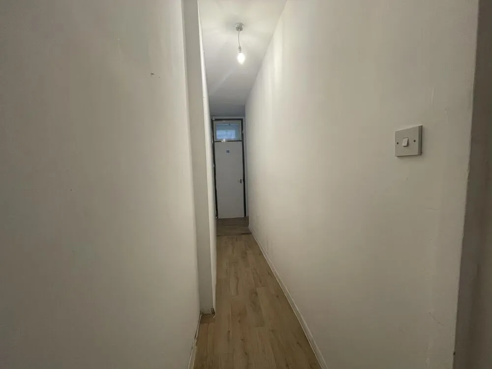8 , Darnley Road, Gravesend, Kent DA11 0RU