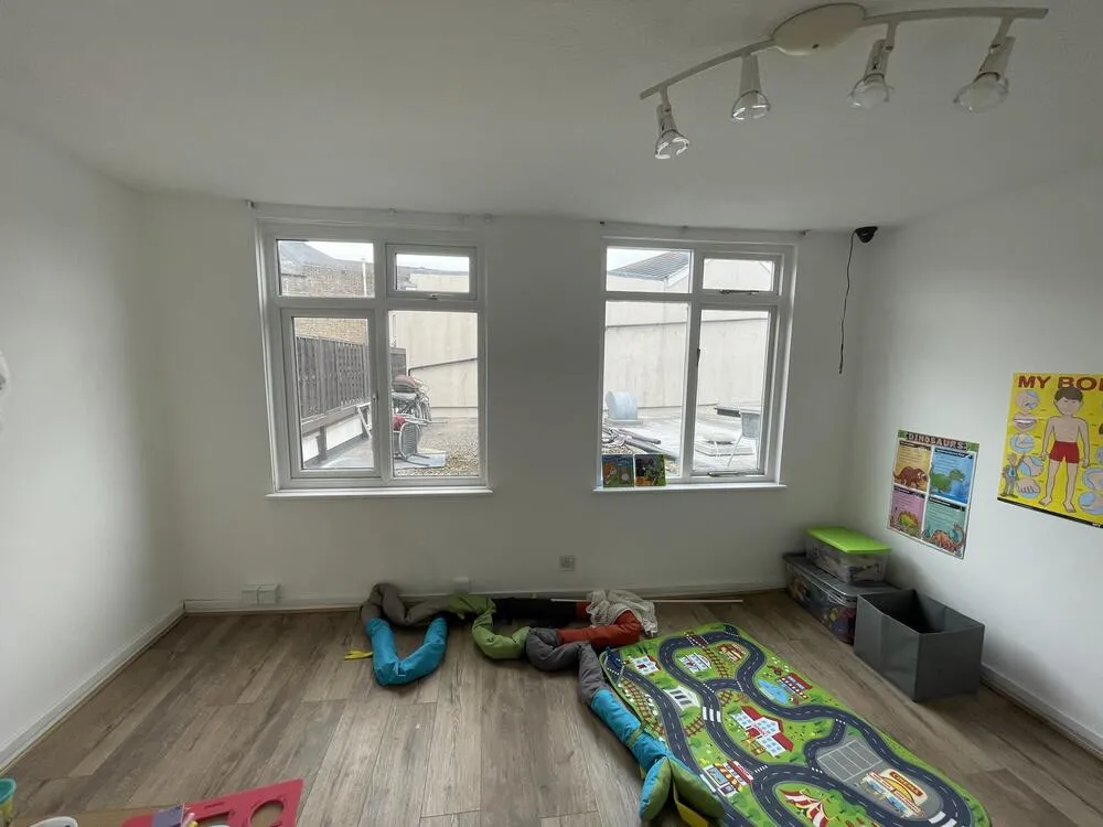 8 , Darnley Road, Gravesend, Kent DA11 0RU