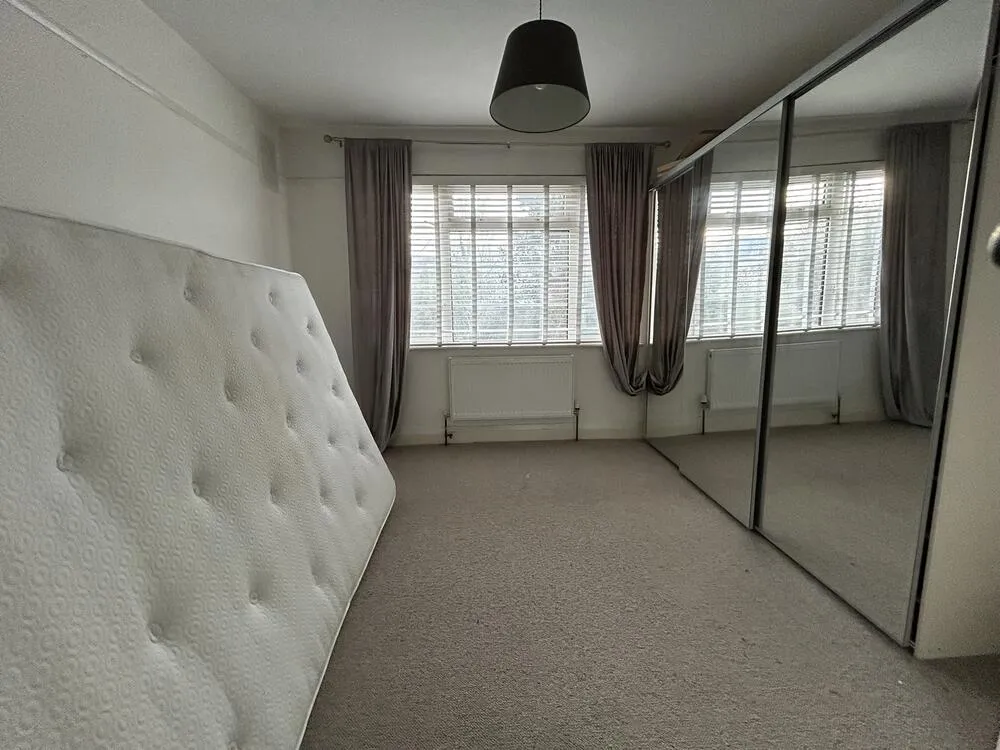 32, Shrublands Close, Chelmsford, Essex CM2 6LR