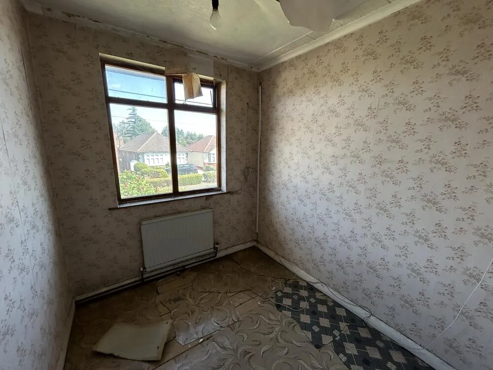 99, Stanley Road North, Rainham, Essex RM13 8BA