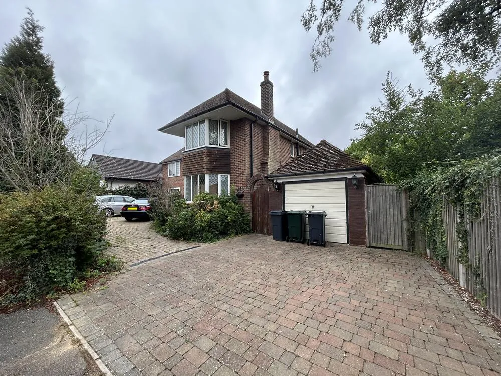 2 Midsummer Hill, Kennington, Ashford, Kent TN24 9NL