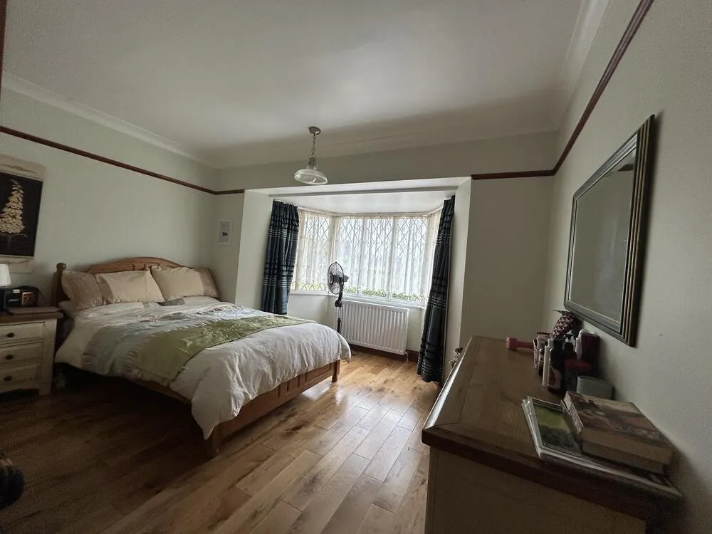 2 Midsummer Hill, Kennington, Ashford, Kent TN24 9NL
