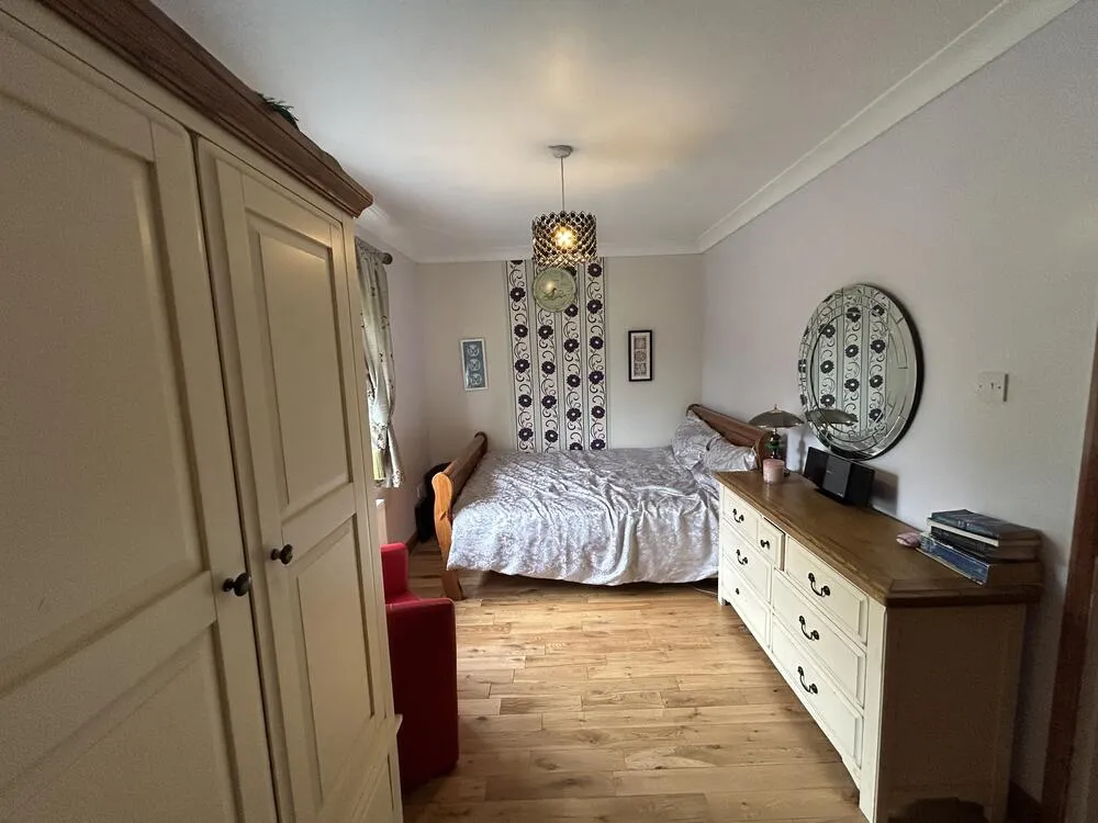 2 Midsummer Hill, Kennington, Ashford, Kent TN24 9NL